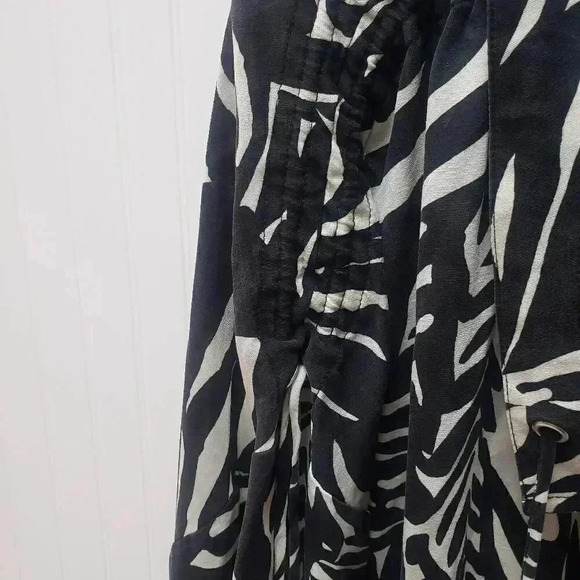 SoCa St. John Black and White Snap Front Jacket - Picture 10 of 10